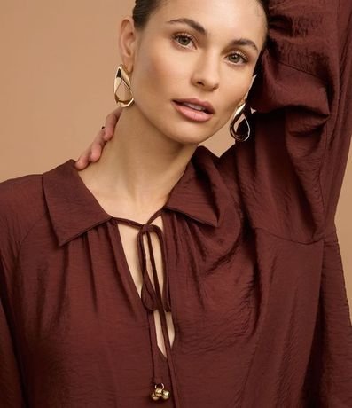 Blusa Texturizada en Viscosa con Manga Abullonada y Lazo 4