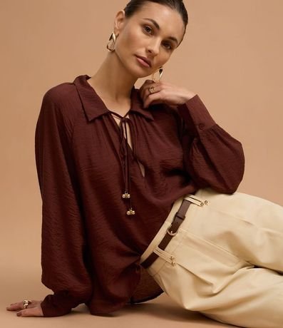 Blusa Texturizada en Viscosa con Manga Abullonada y Lazo 5
