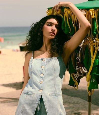 Chaleco Acinturado en Jeans con Botones y Ruedo V