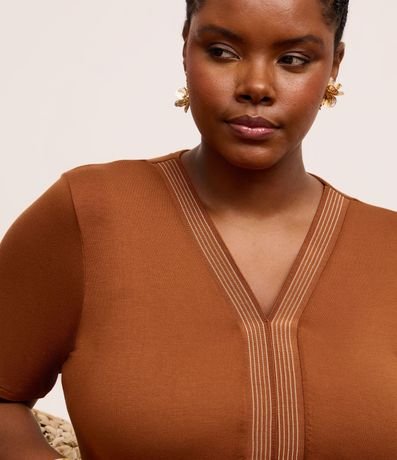 Blusa en Viscocrepe con Escote V en Retilínea Curve & Plus Size 3