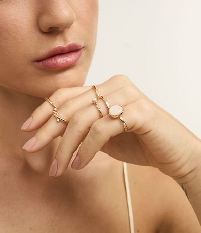 Kit 06 Anillos en Metal con Textura y Detalle en Perla