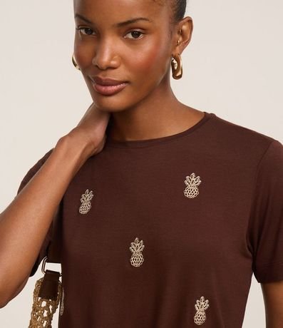 Blusa en Viscosa con Bordados de Piñas 3