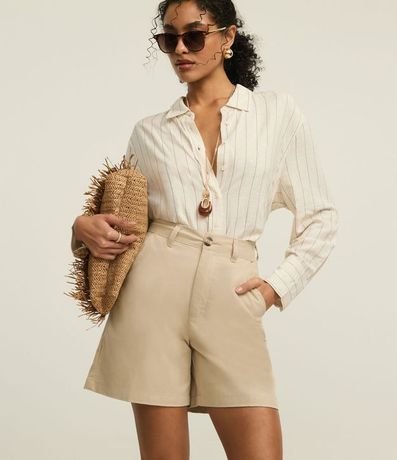 Bermuda Sastrería Cintura Mediana en Sarga con Bolsillos