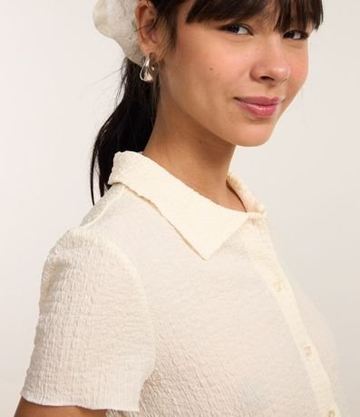 Camisa Texturizada en Cambraia con Frufru en la Manga 3