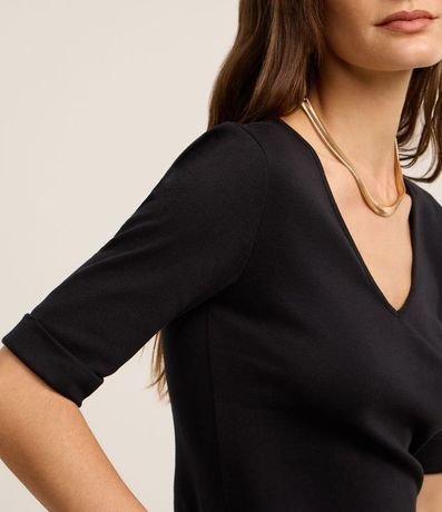 Blusa en Rib con Escote V y Manga Dobrada 3