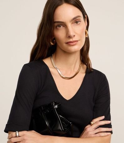 Blusa en Rib con Escote V y Manga Dobrada 4