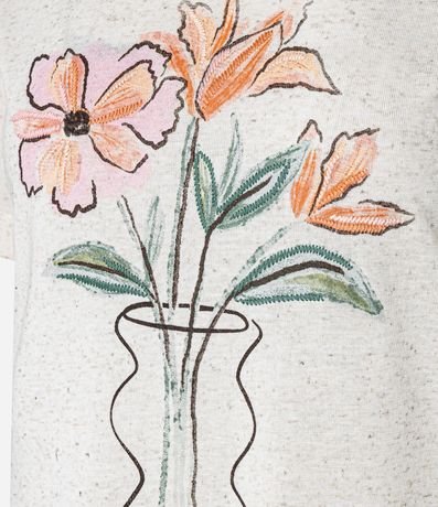 Remera Texturizada y con Estampa Vaso de Flor 6