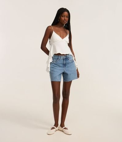 Short en Jeans con Tachuelas y Bajo Cortada