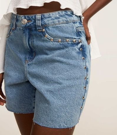 Short en Jeans con Tachuelas y Bajo Cortada 4