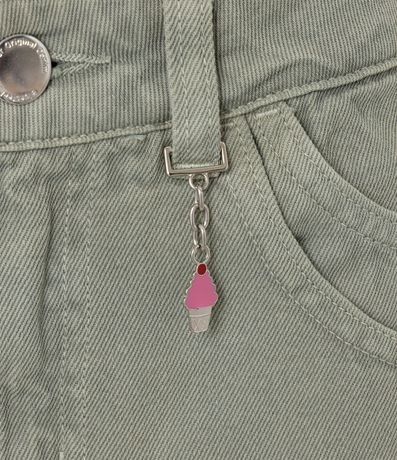Short en Sarga con Recorte en el Bolsillo y Colgante de Helado 7