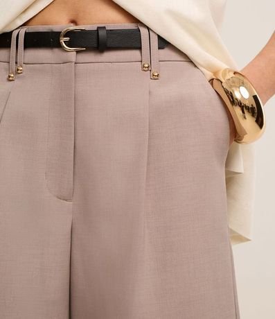 Short Sastre con Pliegues y Cinturón Fino de PU 4