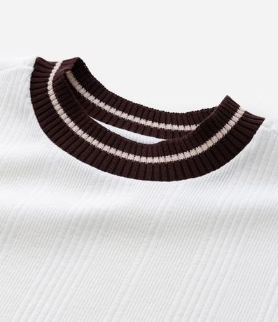 Remera en Algodón con Viés en Rib Contrastante y Textura Vertical 9