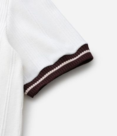 Remera en Algodón con Viés en Rib Contrastante y Textura Vertical 10