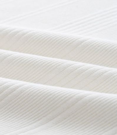 Remera en Algodón con Viés en Rib Contrastante y Textura Vertical 11