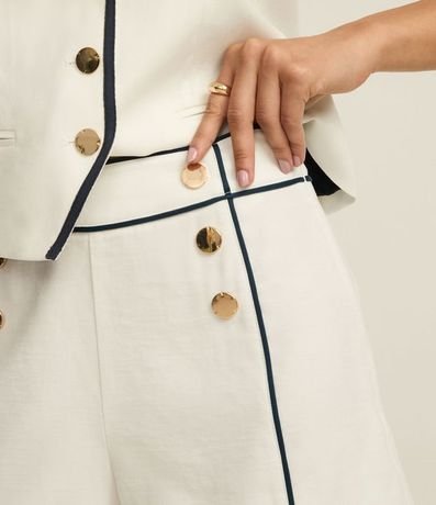 Short Sastre en Crepé con Botones Metalizados y Bies Contrastante 4