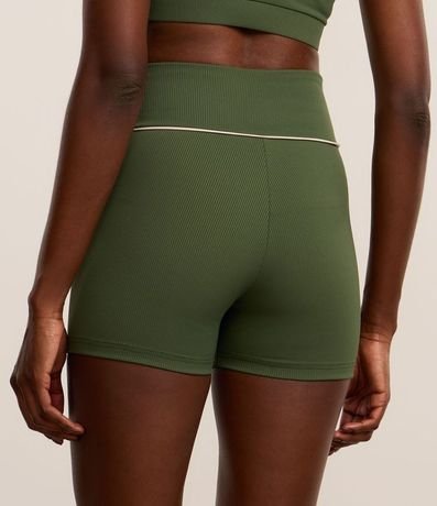 Bermuda Crossfitera Deportiva en Microfibra Acanalada con Friso Contrastante 5