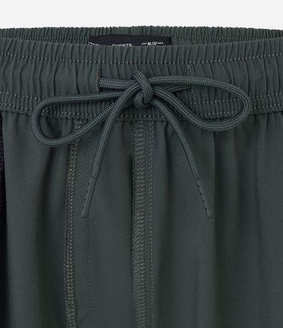 Bermuda Tecnológica Lisa con Bajo Redondeado 6