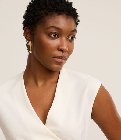 Blusa en Orly con Broche Metálico en el Sobrepuesto 4