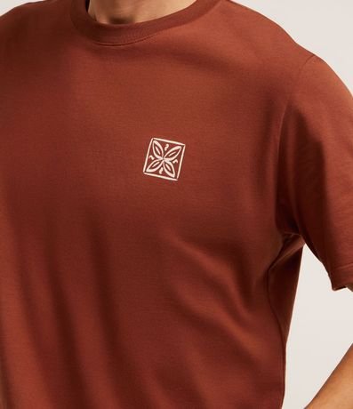 Remera Comfort en Algodón con Estampa Localizada y Lettering 4