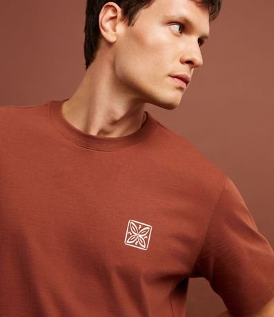 Remera Comfort en Algodón con Estampa Localizada y Lettering 6