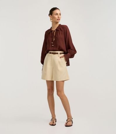 Short con Pliegues y Cinturón Estrecho de PU