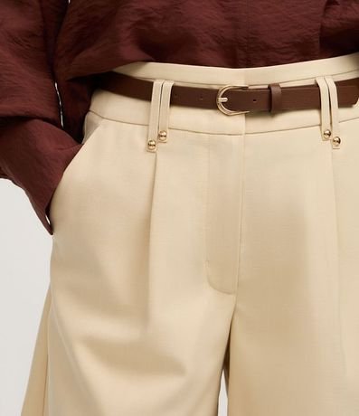 Short con Pliegues y Cinturón Estrecho de PU 3