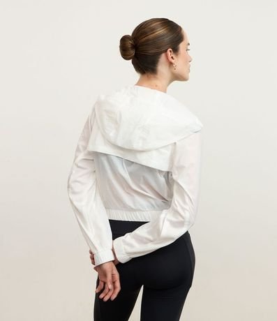 Campera Rompevientos Deportiva con Bolso 4