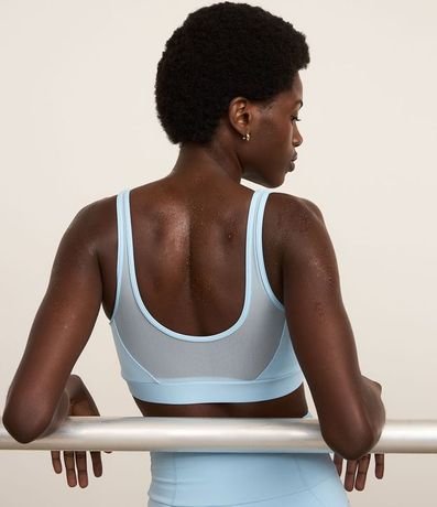 Top Deportivo en Microfibra con Recortes de Tule