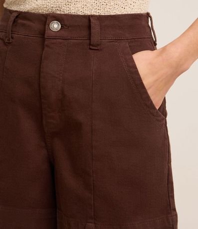 Short Regular en Sarga con Pespunte Contrastante y Bolsillo Cuchillo 4