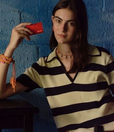 Blusa Rayada en Punto con Cuello Polo y Bolsillo