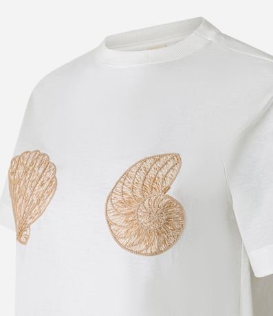 Remera Femenina de Algodón con Bordado de Conchas 2