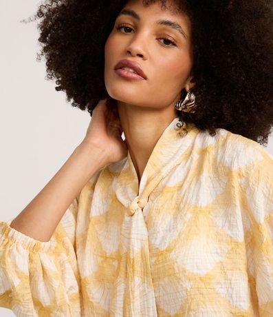 Blusa en Voile con Cuello Lazo y Estampa Caracolas 3