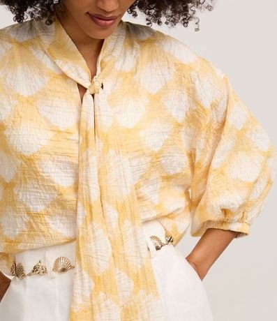 Blusa en Voile con Cuello Lazo y Estampa Caracolas 4