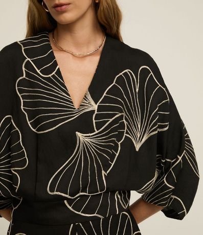 Blusa en Viscosa Twill con Bordado Follaje y Manga 7/8 3