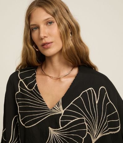 Blusa en Viscosa Twill con Bordado Follaje y Manga 7/8 4