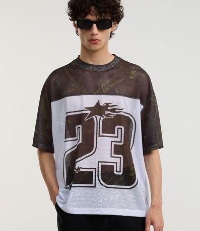 Remera Boxy Sportcore con Estampa Abstracta y Lettering 23