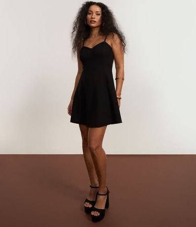 Vestido Corto Peplum en Crepé con Escote Corazón 5