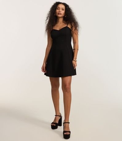 Vestido Corto Peplum en Crepé con Escote Corazón 2