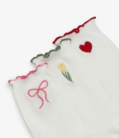 Kit 03 Medias Caña Larga en Algodón Canelado con Bordados Delicados y Volados 4