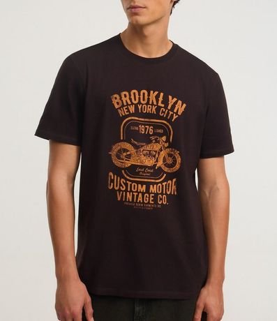 Remera Comfort en Algodón con Estampa de Moto y Lettering Brooklyn 4