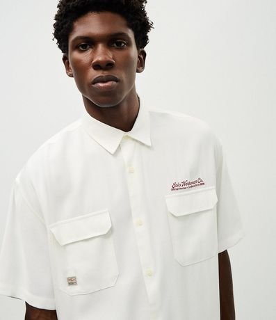 Camisa Oversized Texturizado con Lettering Bordado en el Pecho
