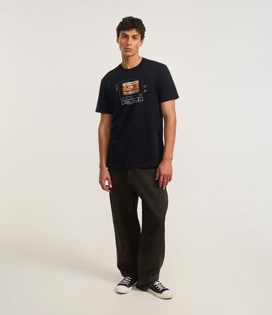 Remera Comfort en Algodón con Estampa de Cinta Casettte y Lettering Best Hits 1984 2