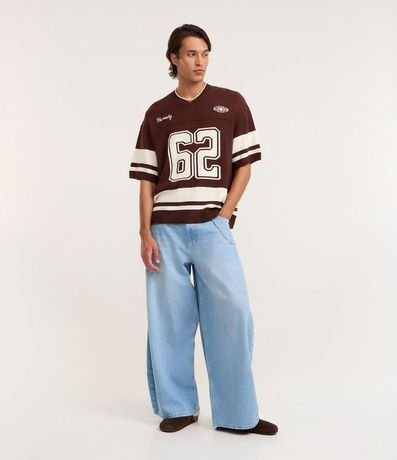 Remera Oversized Deportiva en Efecto Punto con Estampa y Bordado 6