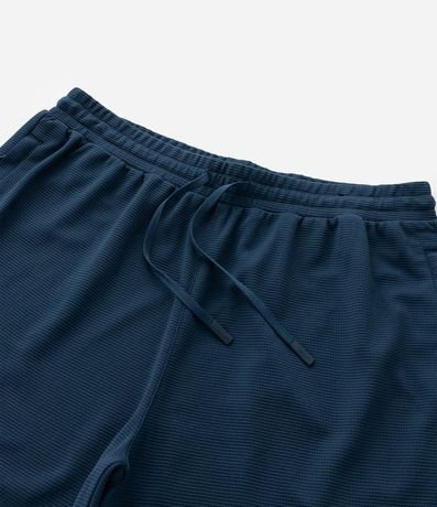 Bermuda Deportiva en Microfibra Texturizada con Estampa Localizada 10