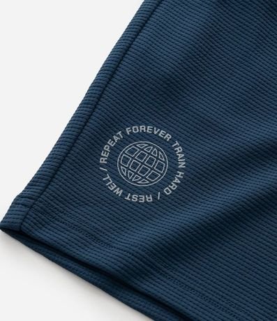 Bermuda Deportiva en Microfibra Texturizada con Estampa Localizada 11