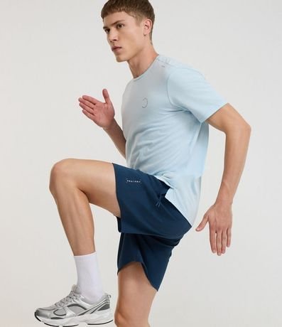 Bermuda Deportiva en Microfibra Texturizada con Estampa Localizada 3