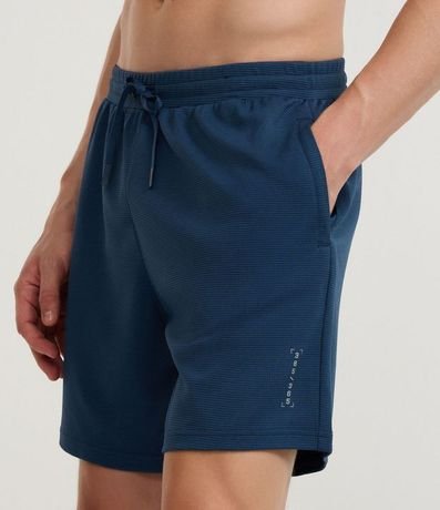 Bermuda Deportiva en Microfibra Texturizada con Estampa Localizada 4