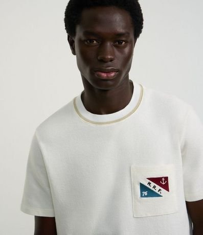 Remera en Algodón con Estampa Náutico en Bolsillo y Lettering M.R.F 6