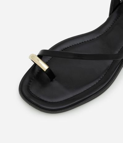 Sandalia Plana con Detalles Bold 3