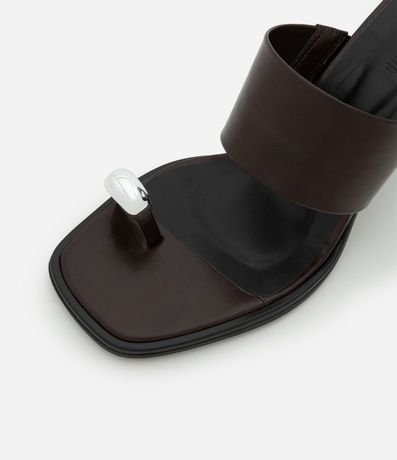 Sandalia Mule en PU con Tira Larga y Dedera de Metal 4